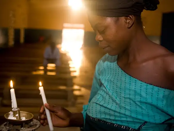 Nigeria-Blessing-and-candle@n41478.jpg