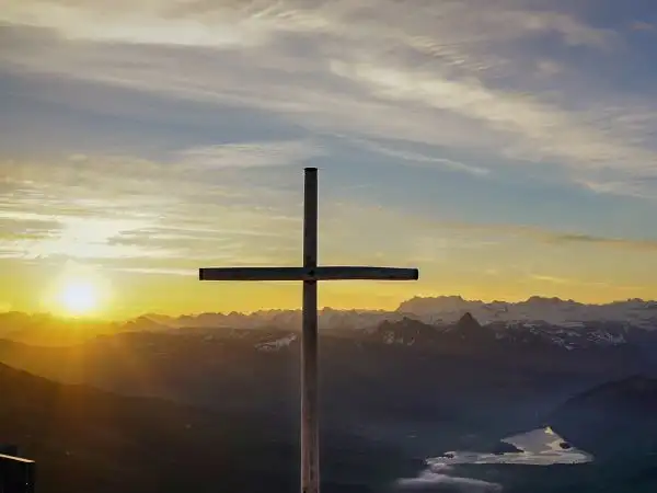 Apr 02_hugo-fergusson.jpg